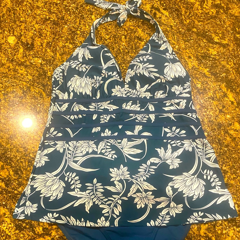 Halter style Tankini size large